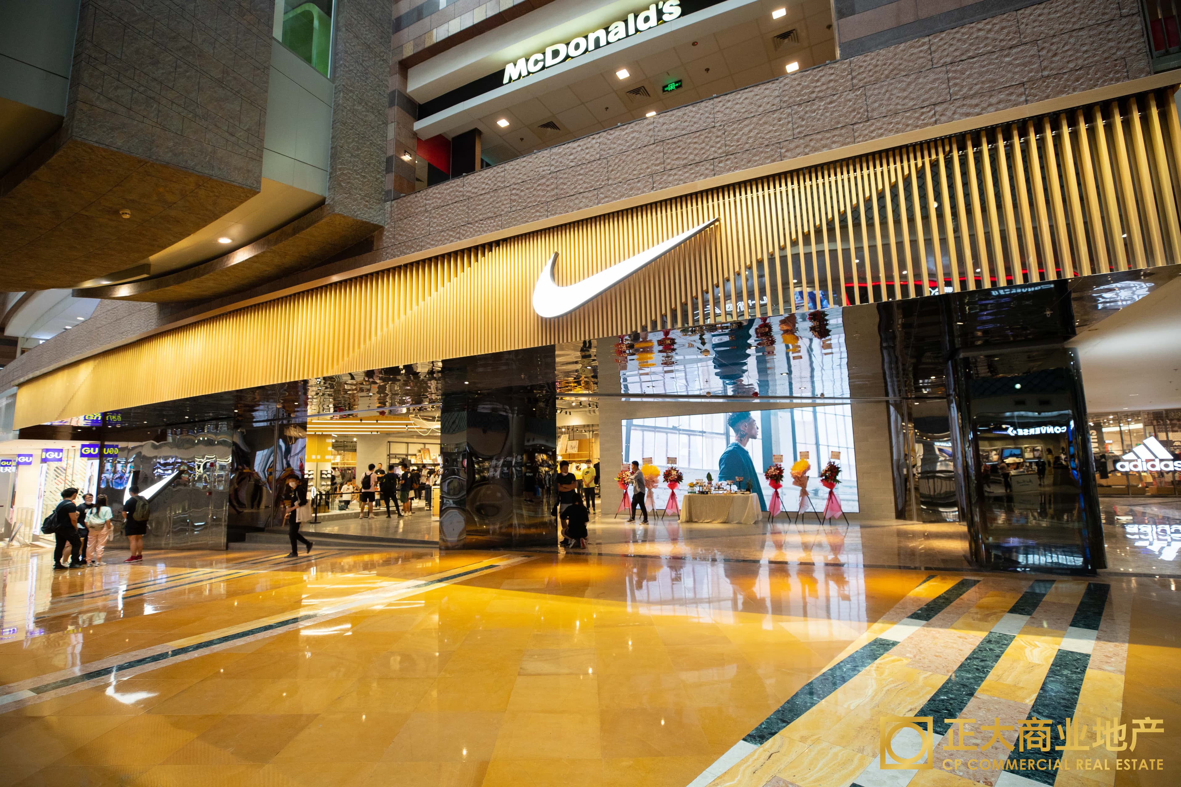 NIKE - Image 1