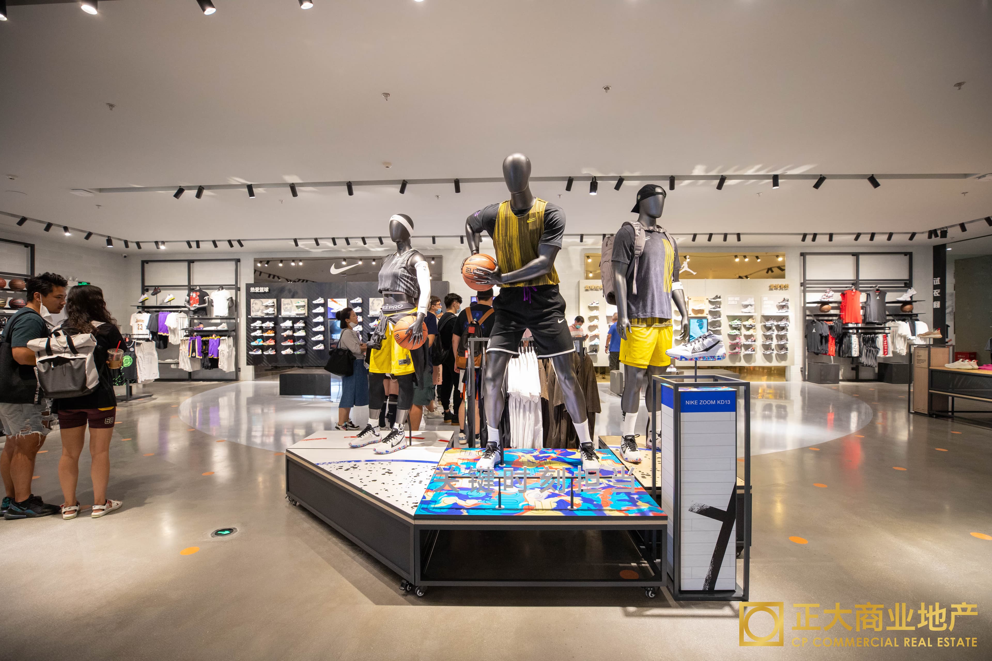 NIKE - Image 2